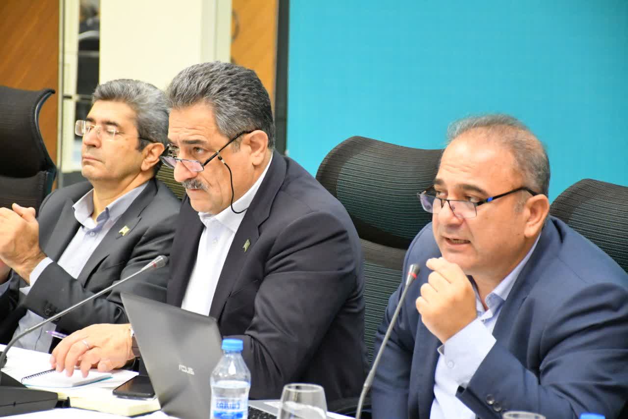 مدیرکل دفتر عدالت آموزشی و آموزش عشایر کشور در گردهمایی سراسری مدیران امور عشایر کشور در تبریز گفت:در مدارس عشایری نباید فقط به آموزش توجه شود بلکه پرورش و تربیت را نیز هم راستا با آموزش می‌دانیم