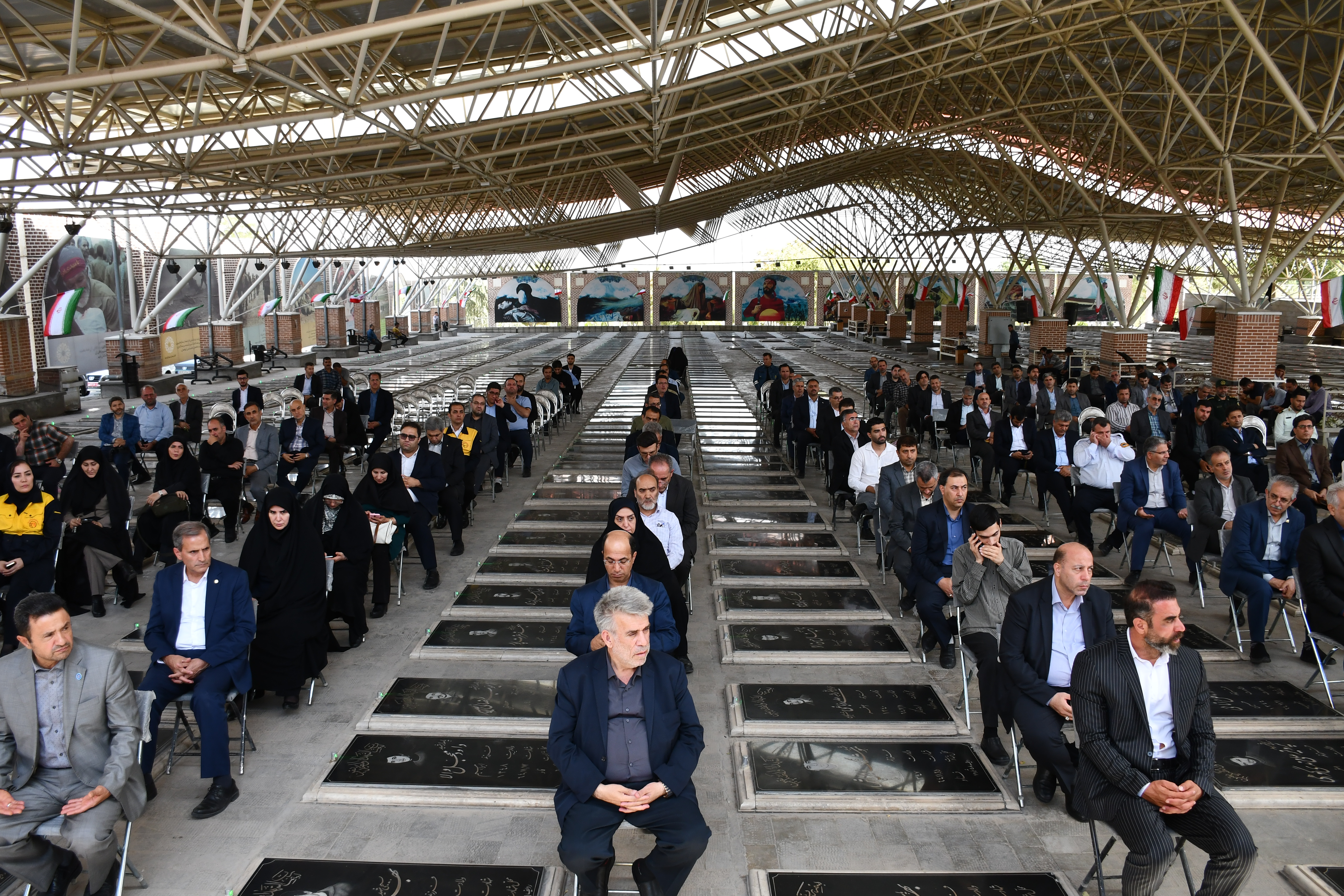  پاسداشت یاد شهدا با حضور مدیرکل عشایر بر مزار شهید آل‌هاشم و شهید بذلی 