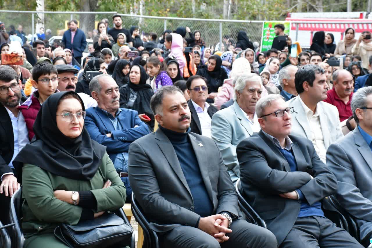 به گزارش روابط عمومی اداره کل امور عشایر آذربایجان شرقی، پنجمین جشنواره انار خداآفرین با حضور علی سبزیچی مدیرکل امور عشایر استان، فرماندار ،نماینده مردم شهرستانهای کلیبر ،خداآفرین وهوراند در مجلس شورای اسلامی ،بخشداران ،مدیران کل ،مسئولان و مهمانان استانی وشهرستانی ؛کشاورزان ،هنرمندان در روستای گردشگری مردانقم در بخش منجوان برگزار شد . دراین جشنواره از گواهینامه  ثبت جشنواره انارمردانقم در رویداد های گردشگری کشور رونمایی واز چندین کشاورز نمونه نیز  تجلیل شد .درحاشیه این جشنواره مسابقه نقاشی کودکان برگزار وغ