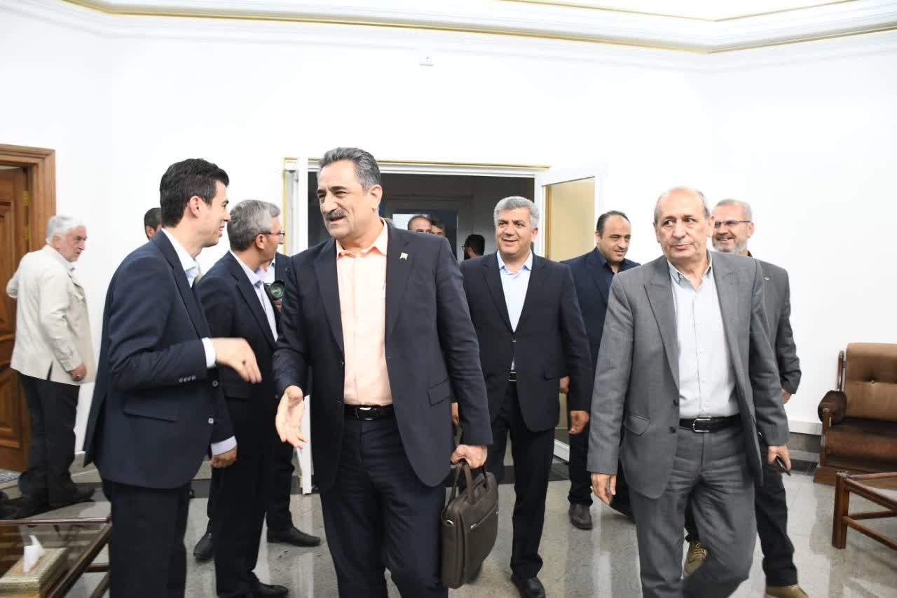 سفر رئیس سازمان امور عشایر ایران به تبریز؛ ادای احترام به شهید آل‌هاشم و دیدار با خانواده معظم شهید