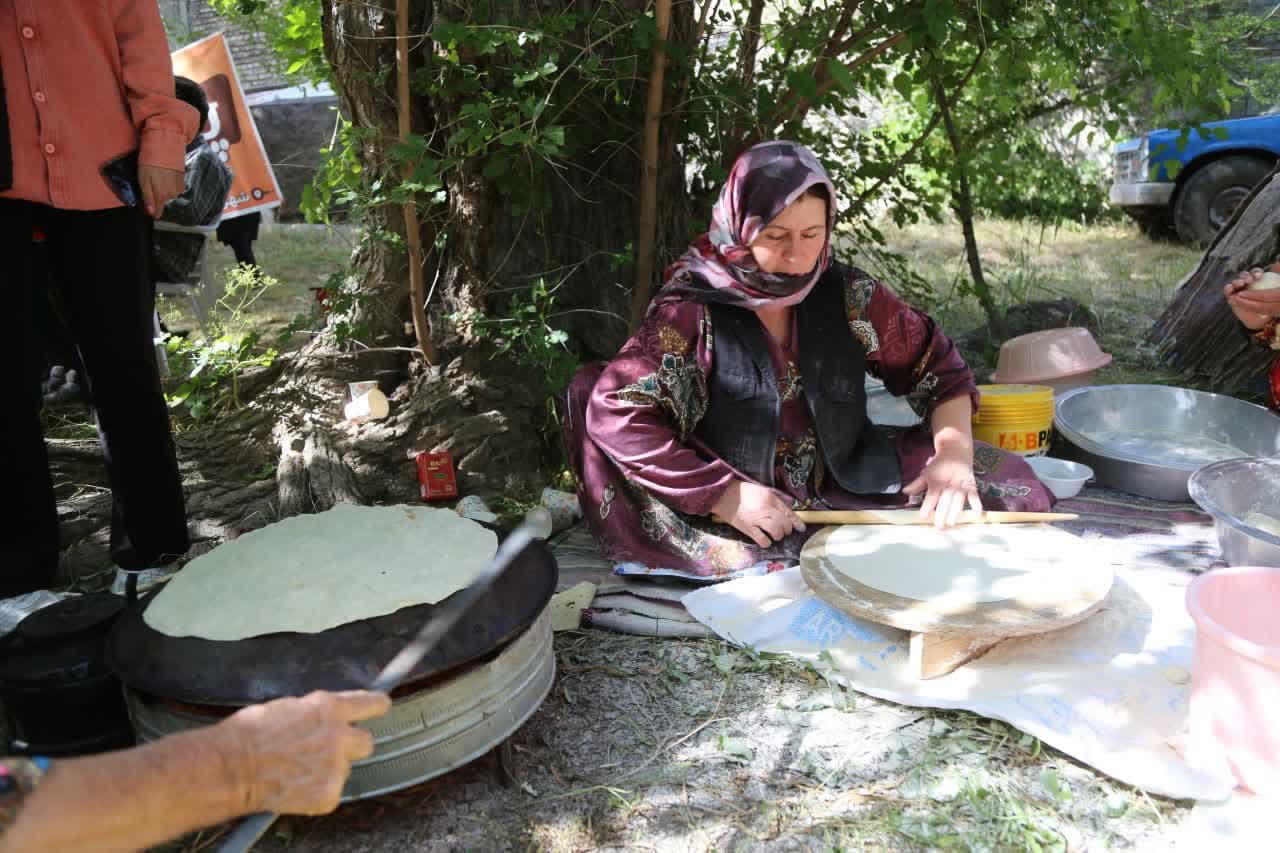 تجلی فرهنگ عشایری در نخستین جشنواره توت سفید شهرستان هوراند