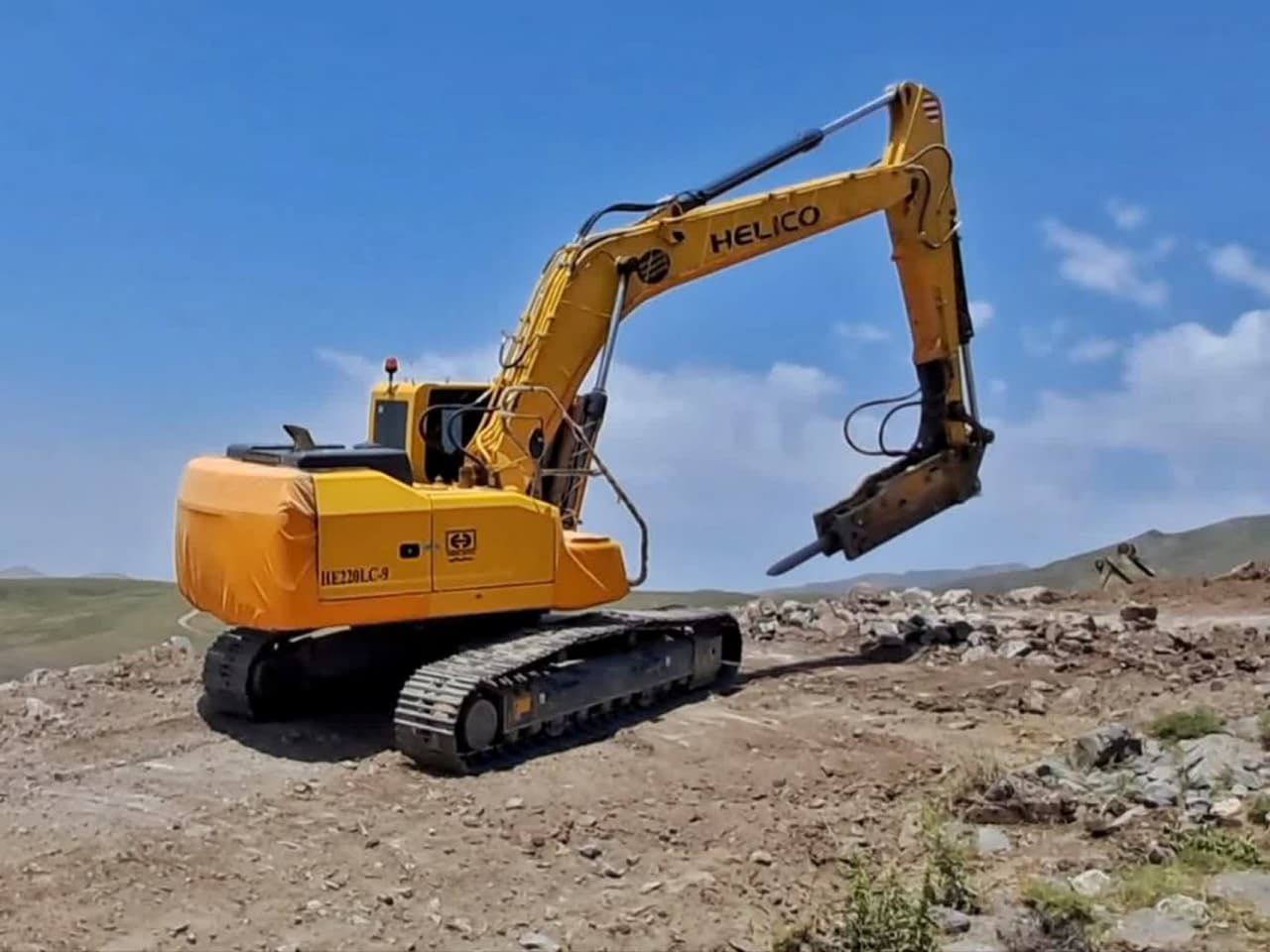 بازدید از روند اجرای پروژه حذف نقاط حادثه‌خیز راه‌های عشایری شهرستان هریس