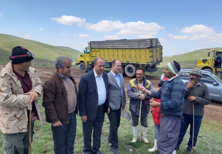 بارش برف در ماه دوم فصل بهار، عشایر در حال کوچ استان راغافلگیر کرد.