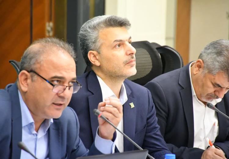 مدیرکل دفتر عدالت آموزشی و آموزش عشایر کشور در گردهمایی سراسری مدیران امور عشایر کشور در تبریز گفت:در مدارس عشایری نباید فقط به آموزش توجه شود بلکه پرورش و تربیت را نیز هم راستا با آموزش می‌دانیم