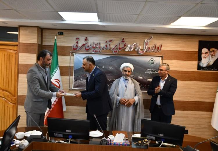 تجلیل از عوامل اجرایی گردهمایی مدیران ستادی و استانی امور عشایر کشور در تبریز