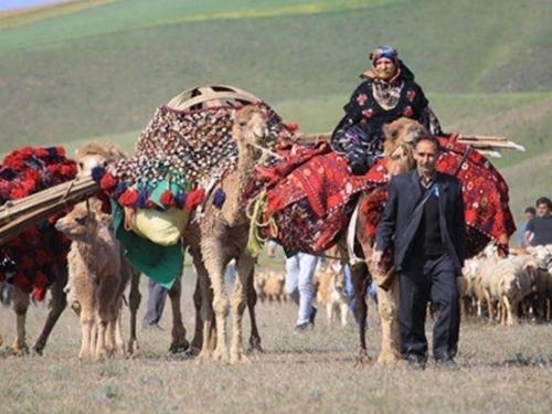 سرپرست اداره کل امور عشایر آذربایجان شرقی گفت: عشایر سهند پس از سه ماه حضور در ییلاق به مناطق قشلاقی استان‌های آذربایجان شرقی و غربی بازگشتند.