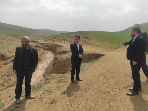 بازدید سرپرست اداره امور عشایر کلیبر از مسیر بین مزارع قشلاق اوزون‌قیه