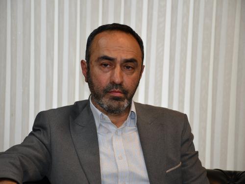 در نشست بررسی مشکلات عشایر آذرشهر، بر تعیین دقیق حدود مراتع امیردیزج با حضور میدانی دستگاه‌های اجرایی تأکید شد.   به گزارش روابط عمومی اداره کل امور عشایر آذربایجان شرقی ،در جلسه بررسی مشکلات عشایر آذرشهر که با حضور فرماندار آذرشهر، مدیرکل امور عشایر آذربایجان شرقی و رئیس جهاد کشاورزی شهرستان، در محل اداره‌کل امور عشایر برگزار شد موضوع بررسی اختلافات مربوط به مراتع ییلاقی روستای امیردیزج در دستور کار قرار گرفت.  رضا رحمت‌الهی، فرماندار آذرشهر، با اشاره به ضرورت حل اختلافات موجود در خصوص محدوده مراتع و اراضی