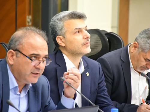مدیرکل دفتر عدالت آموزشی و آموزش عشایر کشور در گردهمایی سراسری مدیران امور عشایر کشور در تبریز گفت:در مدارس عشایری نباید فقط به آموزش توجه شود بلکه پرورش و تربیت را نیز هم راستا با آموزش می‌دانیم