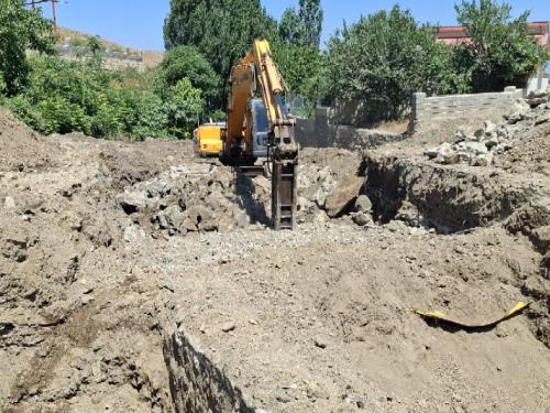 آغاز عملیات اجرایی احداث پل ورودی قشلاق حیدرکانلو در شهرستان خداآفرین