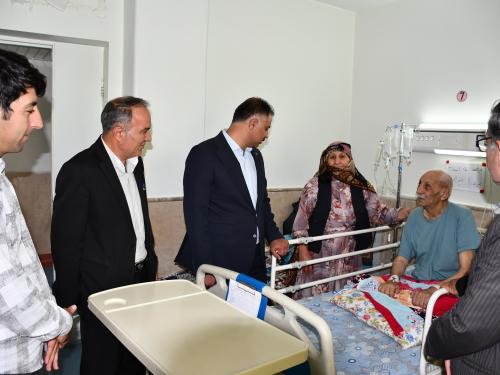 عیادت مدیرکل امور عشایر آذربایجان شرقی از یکی از بزرگان جامعه عشایری شهرستان اهر